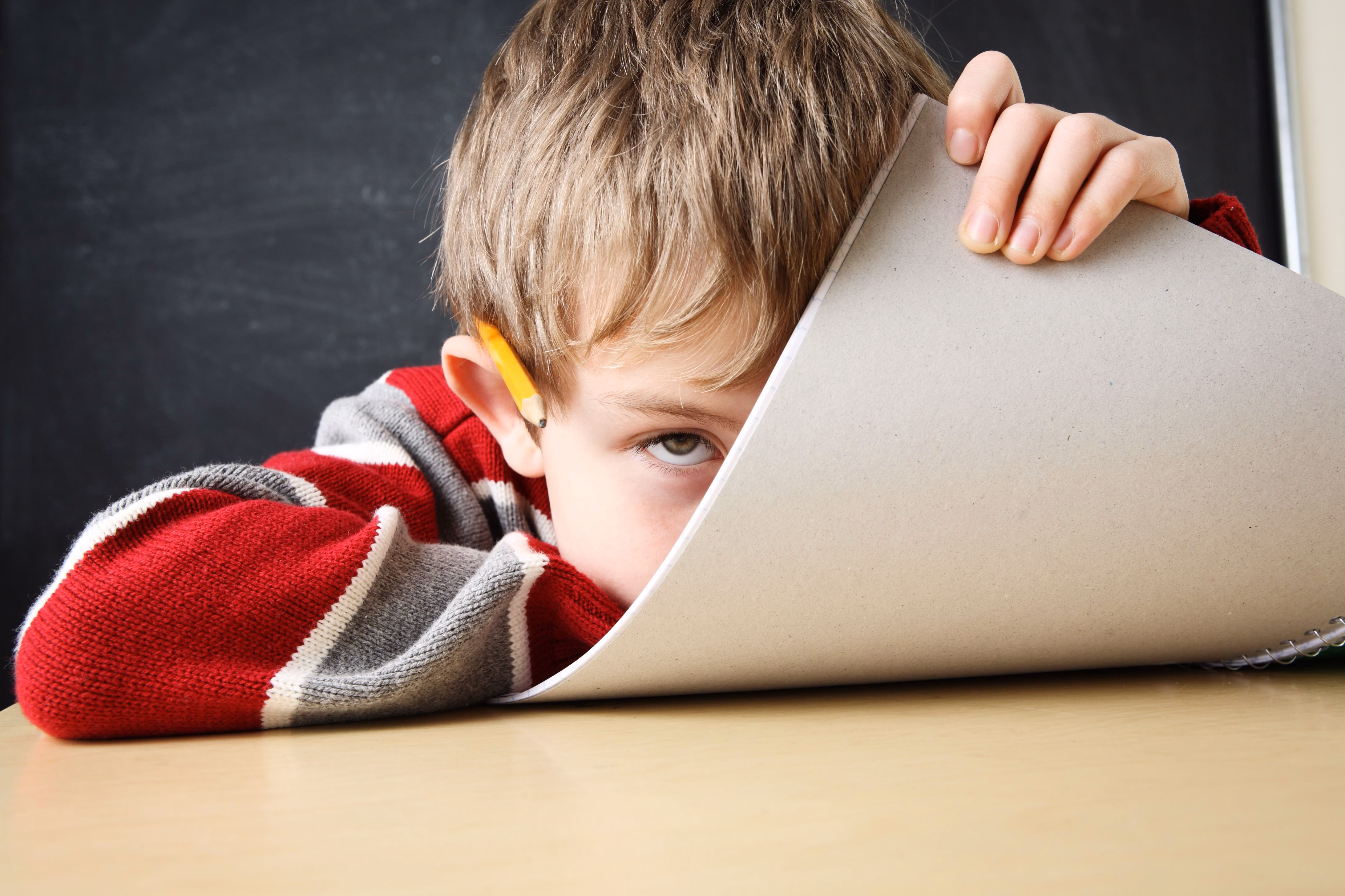 detskie-straxi-rebenok-boitsya-pozvolte-rebenku-oshibatsya-prosto-budte-ryadom